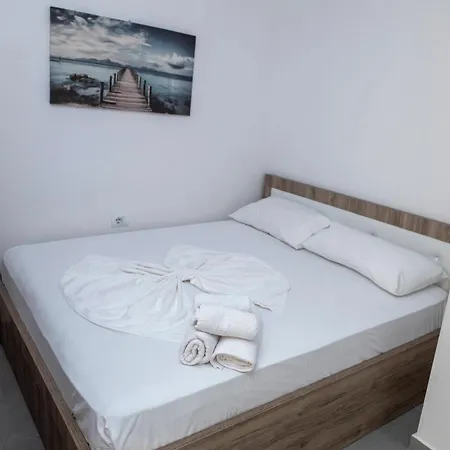 Roxhensi Appartement Shëngjin