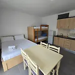شقة Roxhensi
