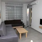 شقة Roxhensi Shëngjin