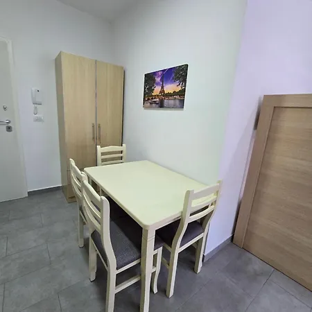 Roxhensi Apartment *